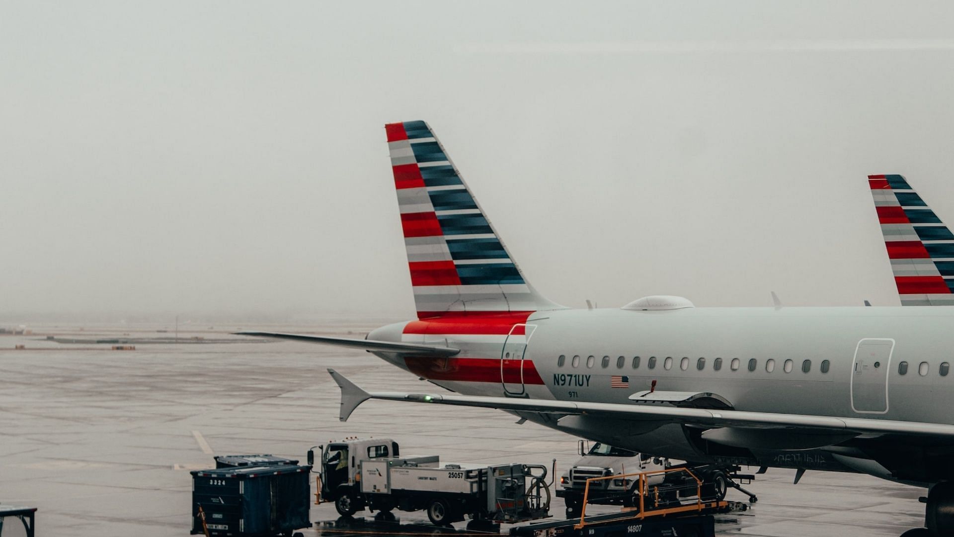 An American Airlines passenger freaked out over an &quot;unreal&quot; person (Photo by Joshua Hanson on Unsplash)