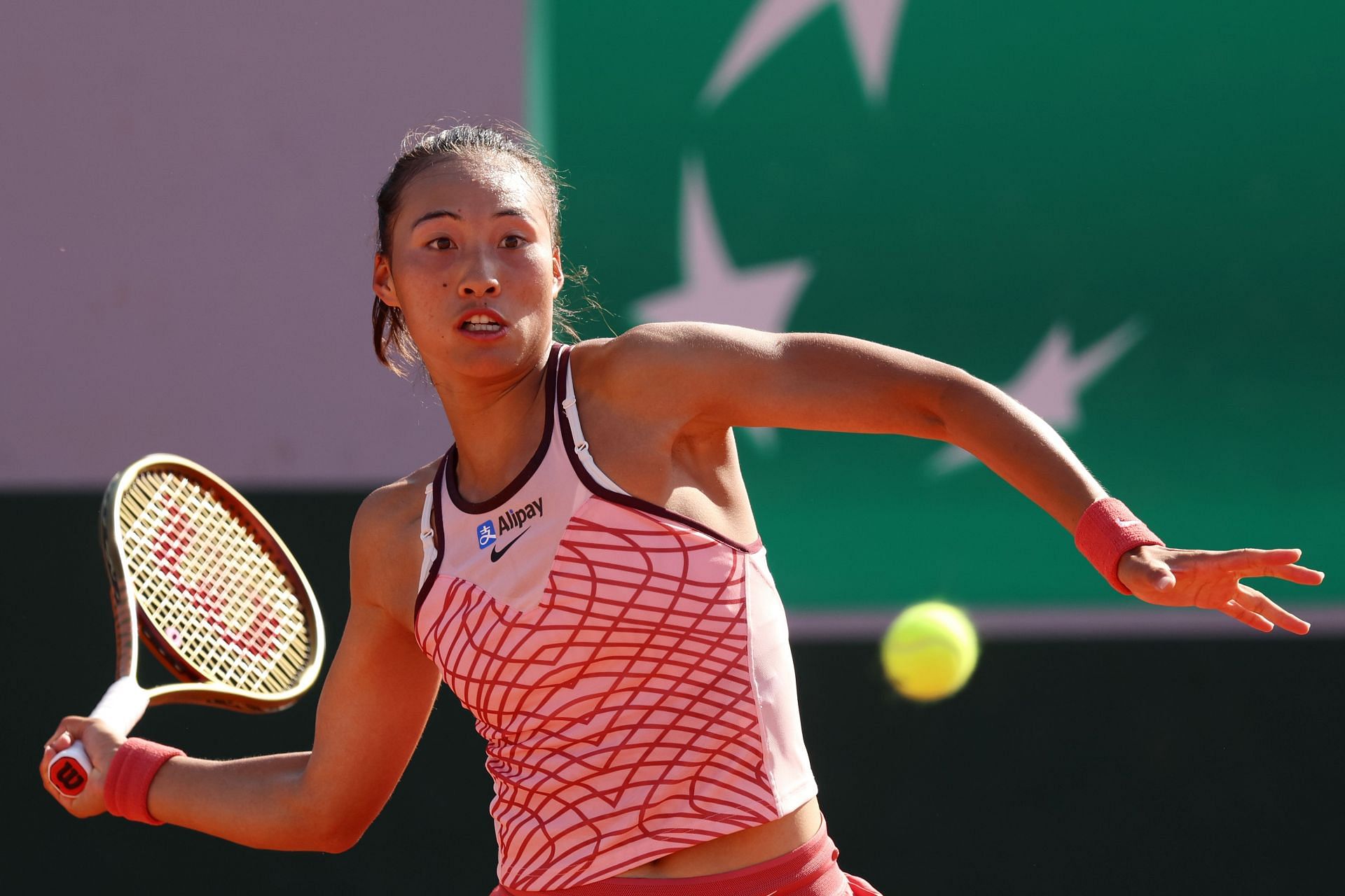 Qinwen Zheng at the 2023 French Open.