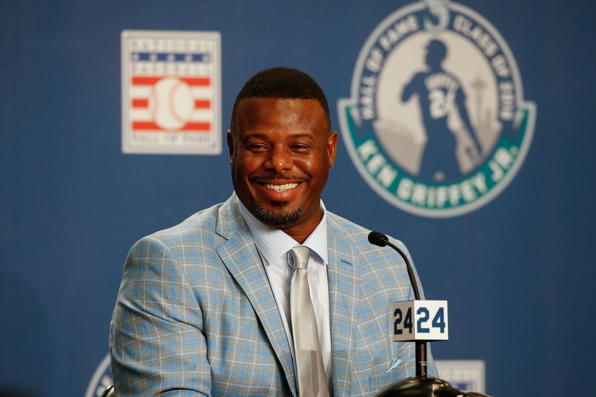 Ken Griffey Jr. is heading up Swingman Classic Baseball Hall of Fame Induction Ceremony