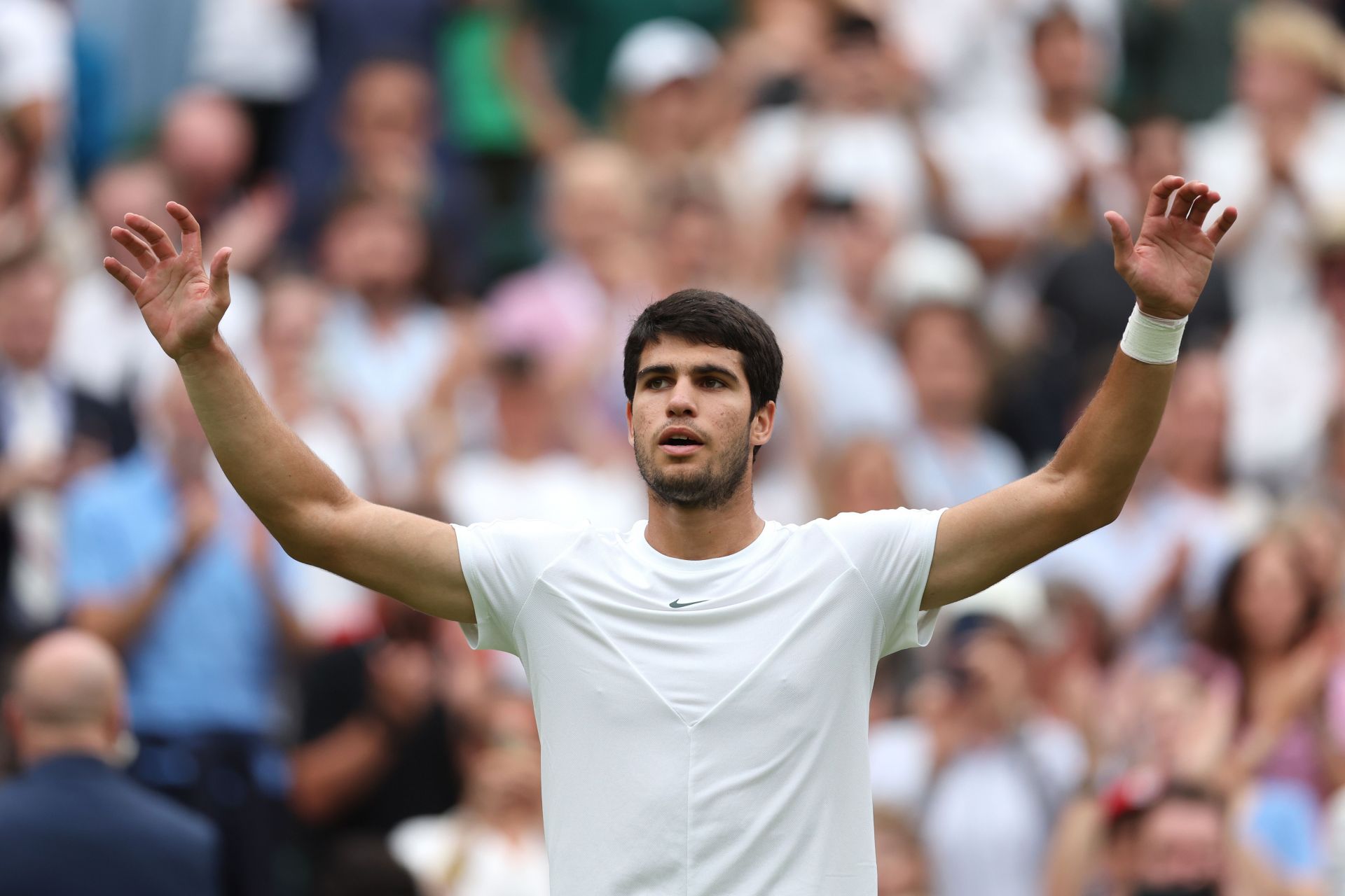 Wimbledon 2023: Carlos Alcaraz through to quarter-finals with impressive  win over Matteo Berrettini - Eurosport