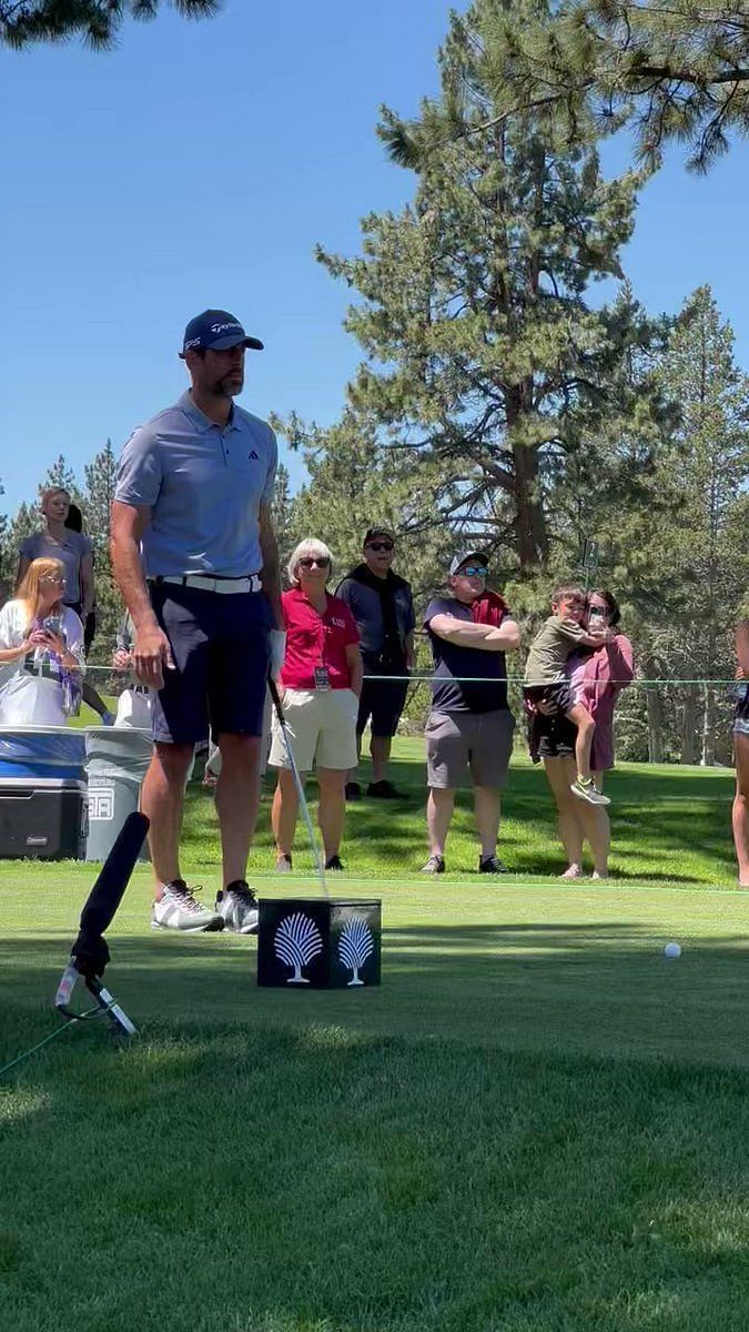 You're a Backside Hole”: Aaron Rodgers Makes Hall of Fame NFL Legend's  'Skin Crawl' After His Recent MVP Comments - EssentiallySports