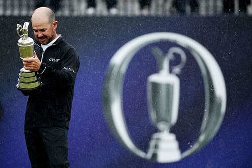 Brian Harman with the Open Champion trophy (via Getty Images)