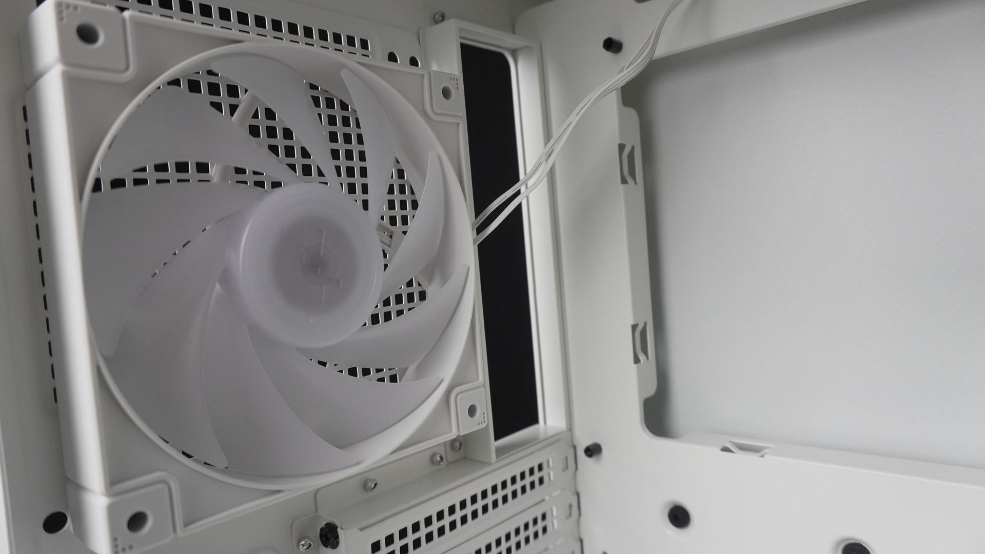 The bundled 120mm ARGB fan in the rear of the CH560D (Image via Sportskeeda)