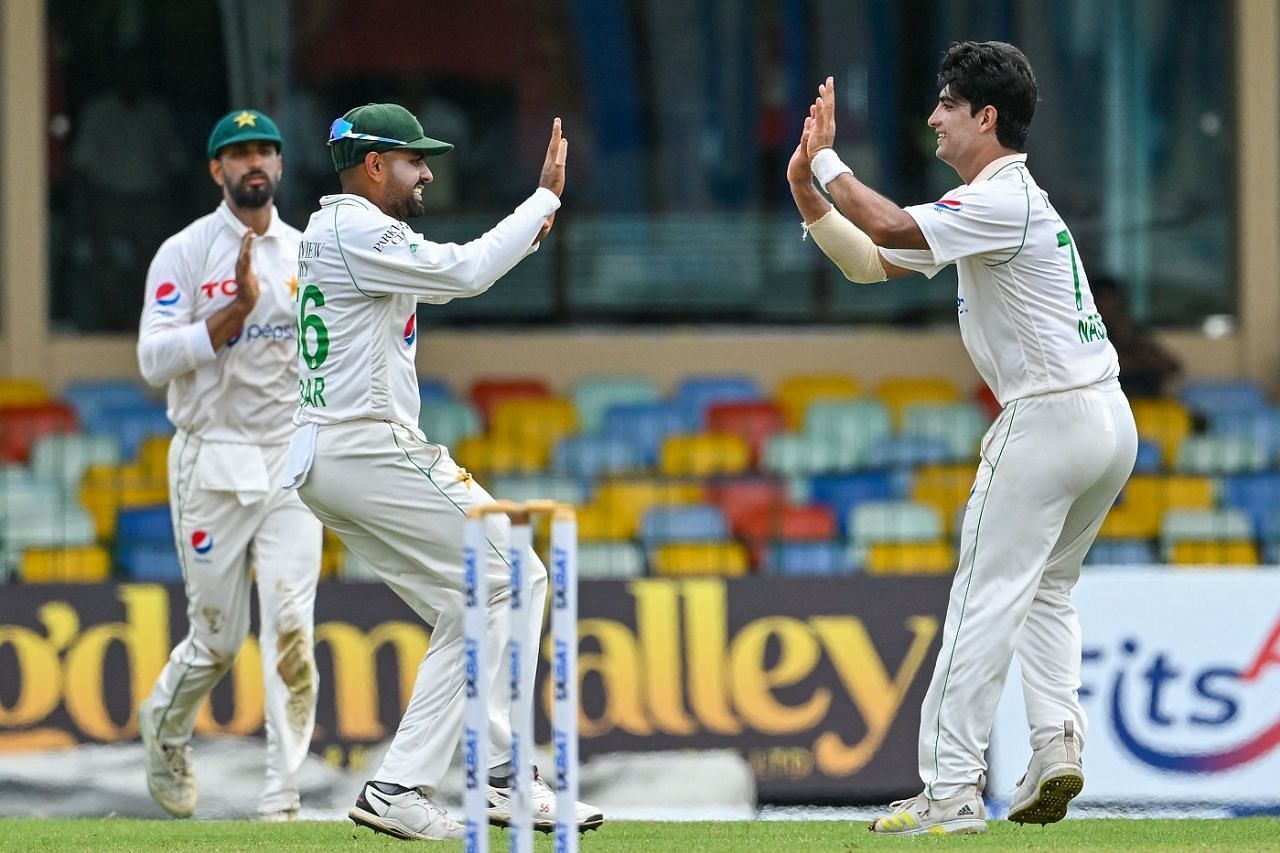 पाकिस्तान ने 5 से ज्यादा के रन रेट से 145/2 का स्कोर बना लिया है