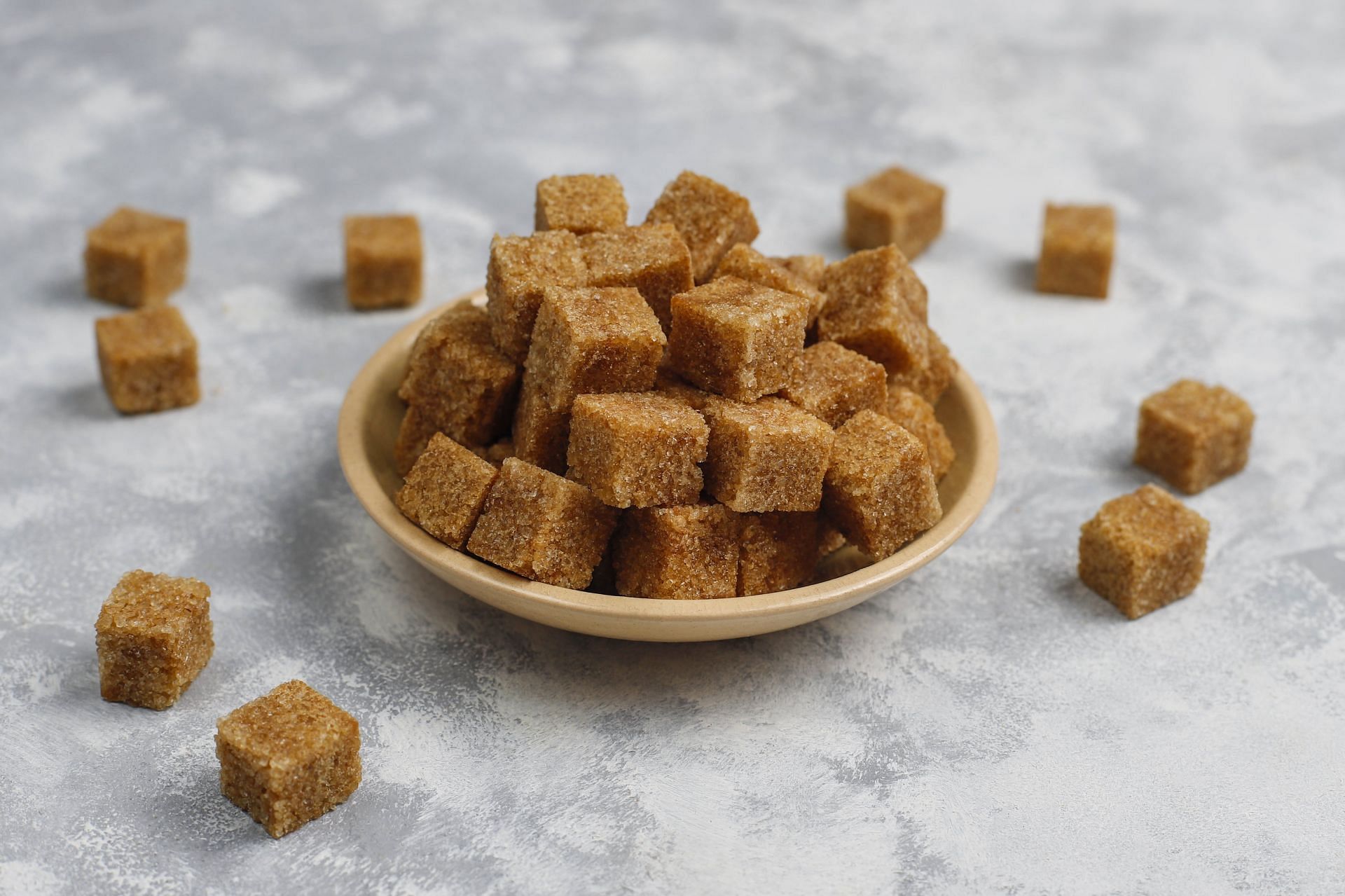 Jaggery Vs Sugar (Image via Freepik)