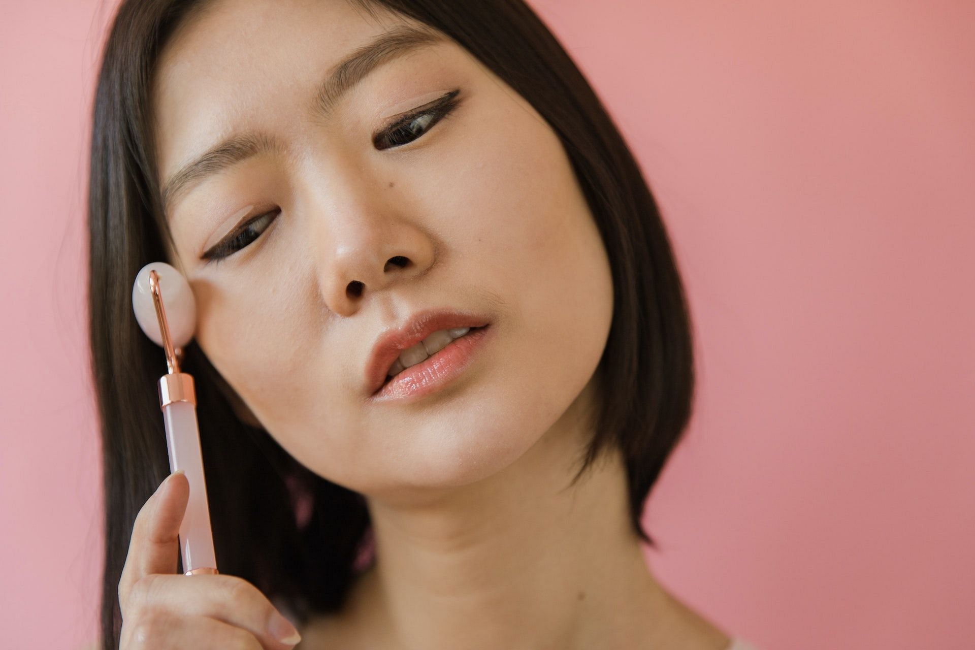 Face rollers may reduce dark circles. (Photo via Pexels/RDNE Stock project)