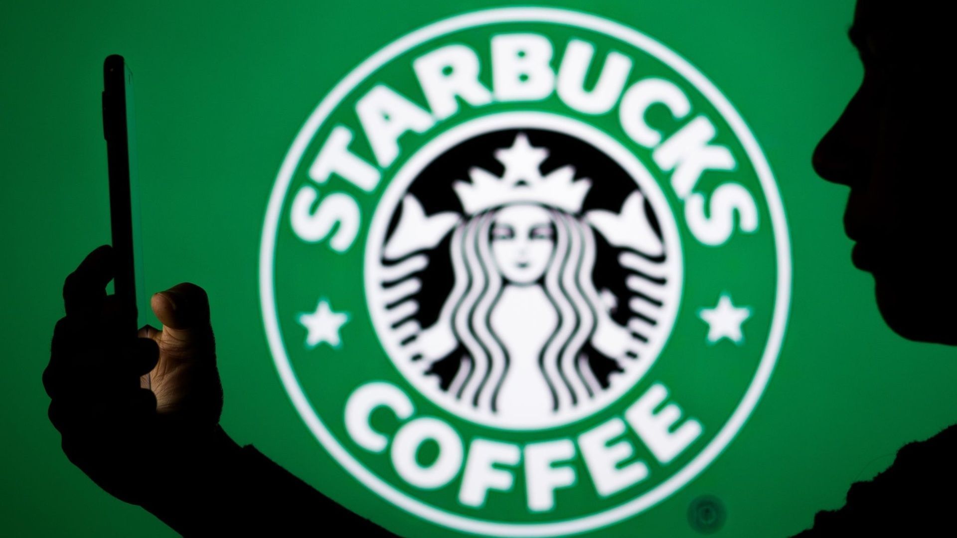 Starbucks&#039; Unions bus tour will be making stops at over 13 cities along the way (Image via SOPA Images / Getty Images)