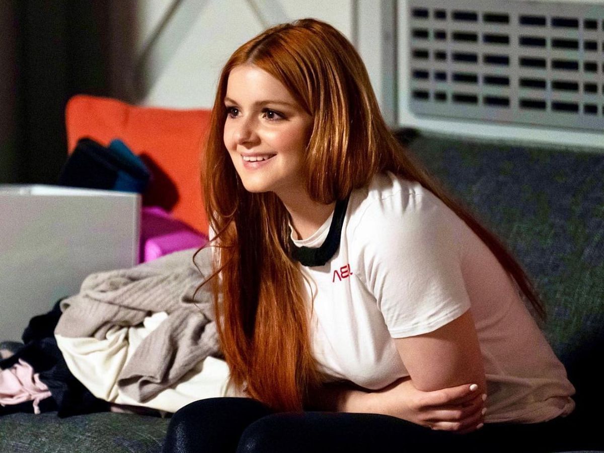 “emotions Get The Best Of Her” Stars On Mars Fans Slam Ariel Winter For Losing Her Cool In 