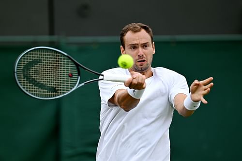 Roman Safiullin at the 2023 Wimbledon