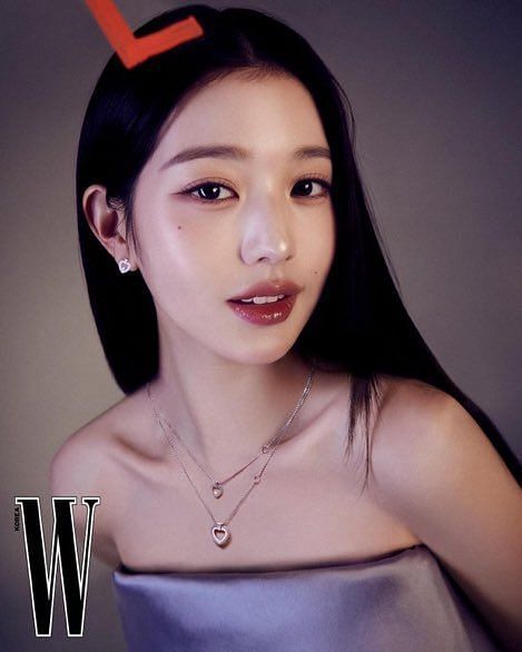 WOW THAT VISUAL IS INSANE: Fans in awe as IVE's Wonyoung looks lush in  latest cover shoot for W Korea x FRED