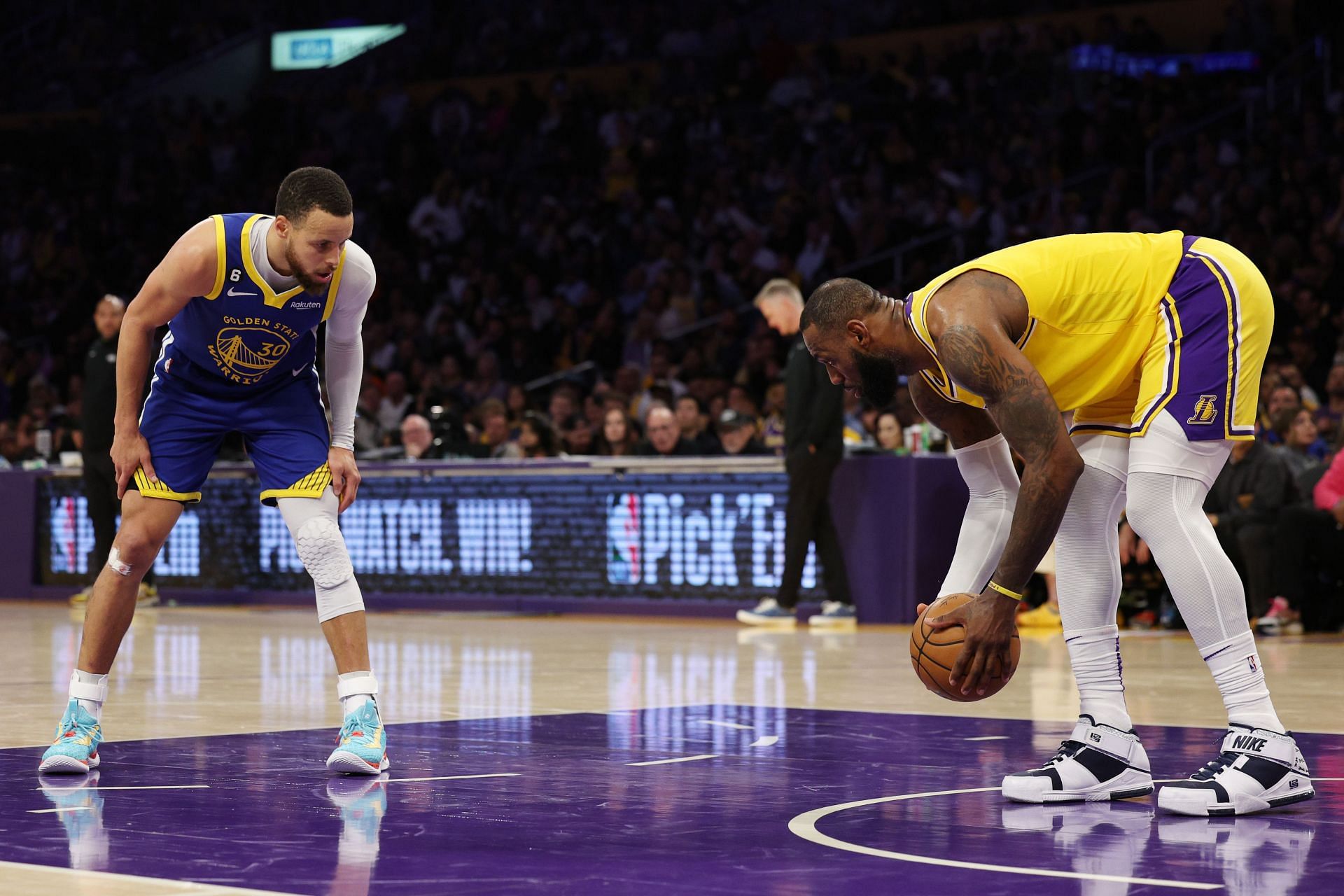 Another Chapter of Stephen Curry vs. LeBron James