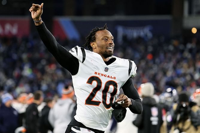 Tyreek Hill addresses alleged beef with Eli Apple following CB's Dolphins move