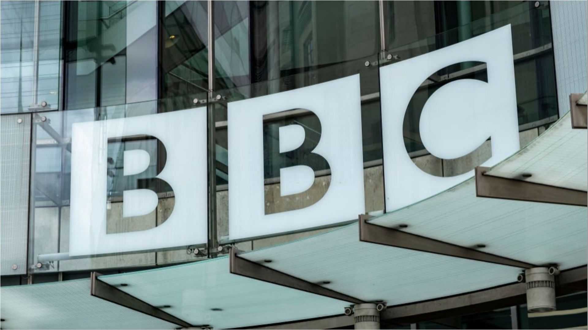 BBC presenter paid money to a girl in exchange of explicit pictures (Image via Mike Kemp/Getty Images)