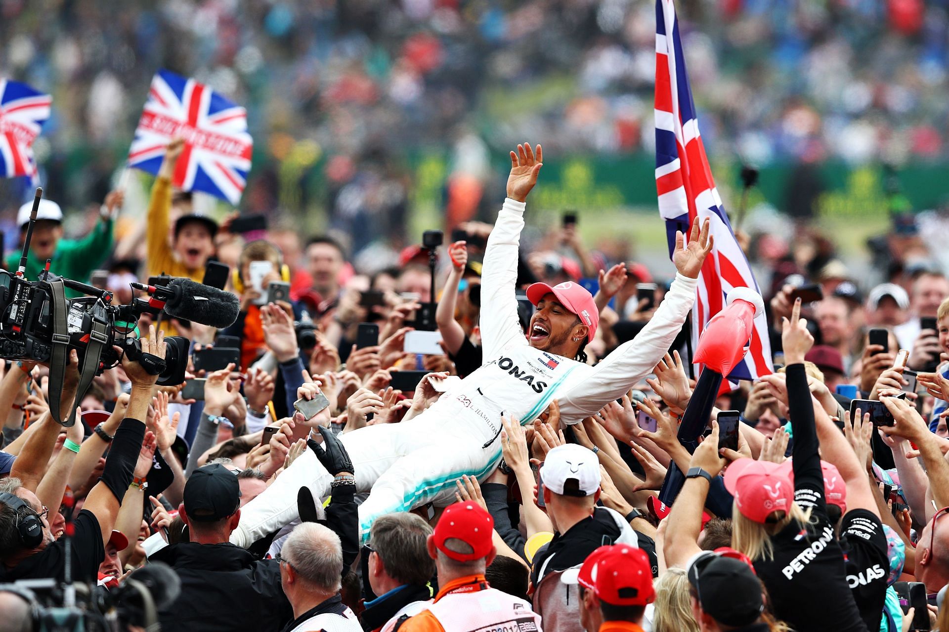Lewis Hamilton celebrating his win at Silverstone in 2019 (Photo by Mark Thompson/Getty Images)
