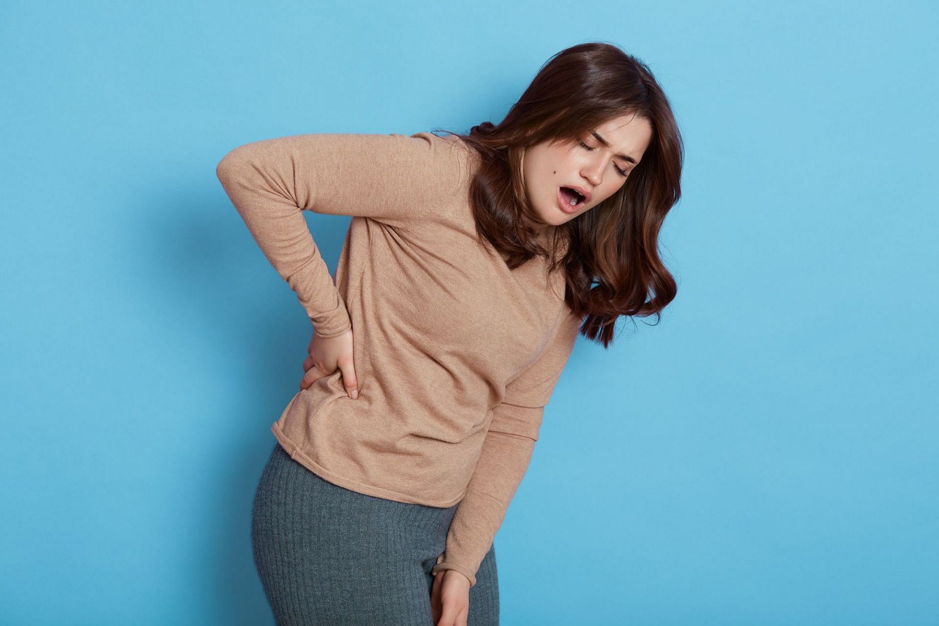 Period back pain can range from mild to severe. (Photo via Freepik)