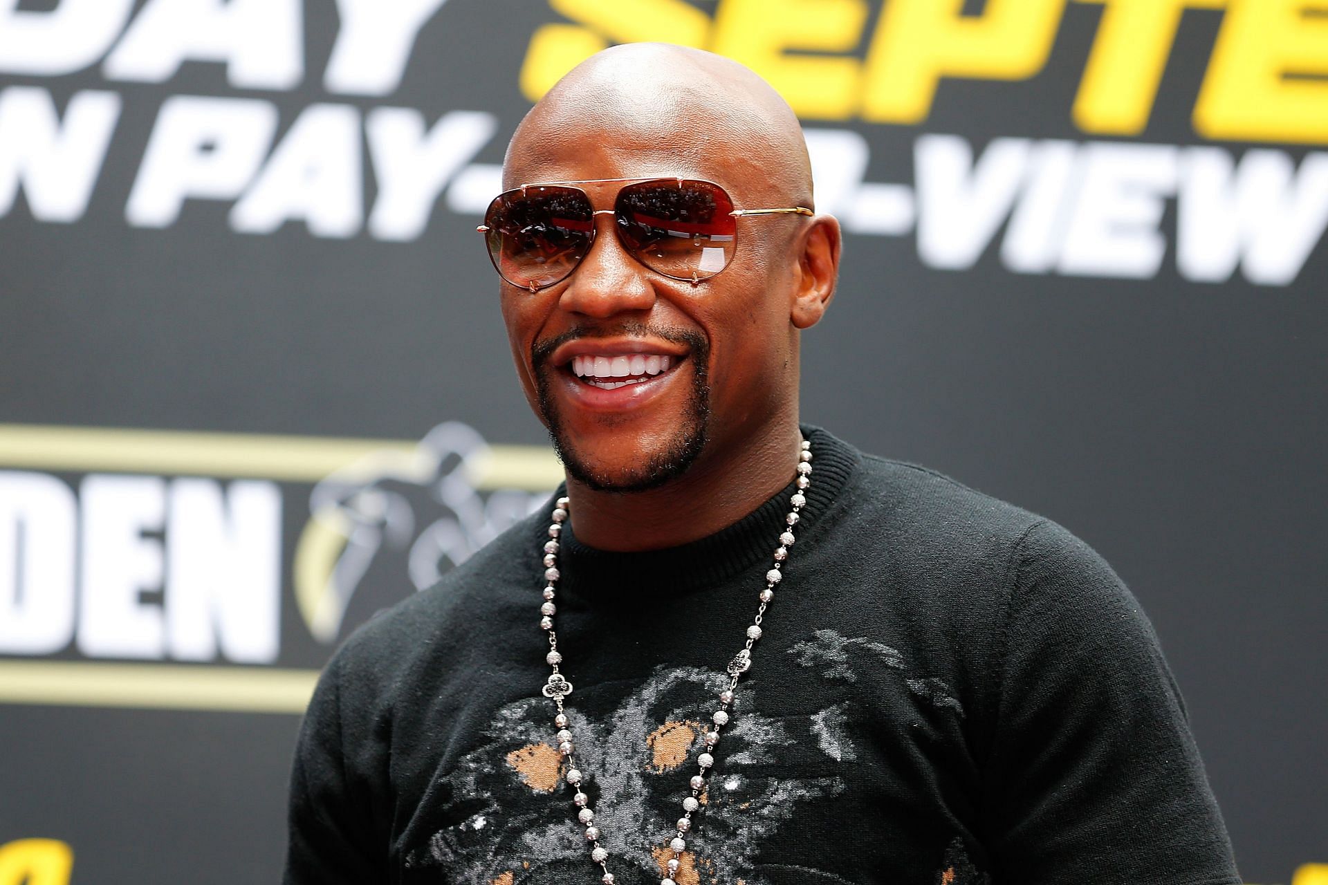 Boxing: Floyd Mayweather needs several bodyguards to leave Gucci