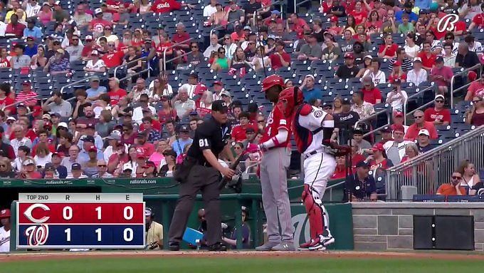 Cincinnati Reds rookie Elly De La Cruz homers after umpires had him remove  knob piece from bat