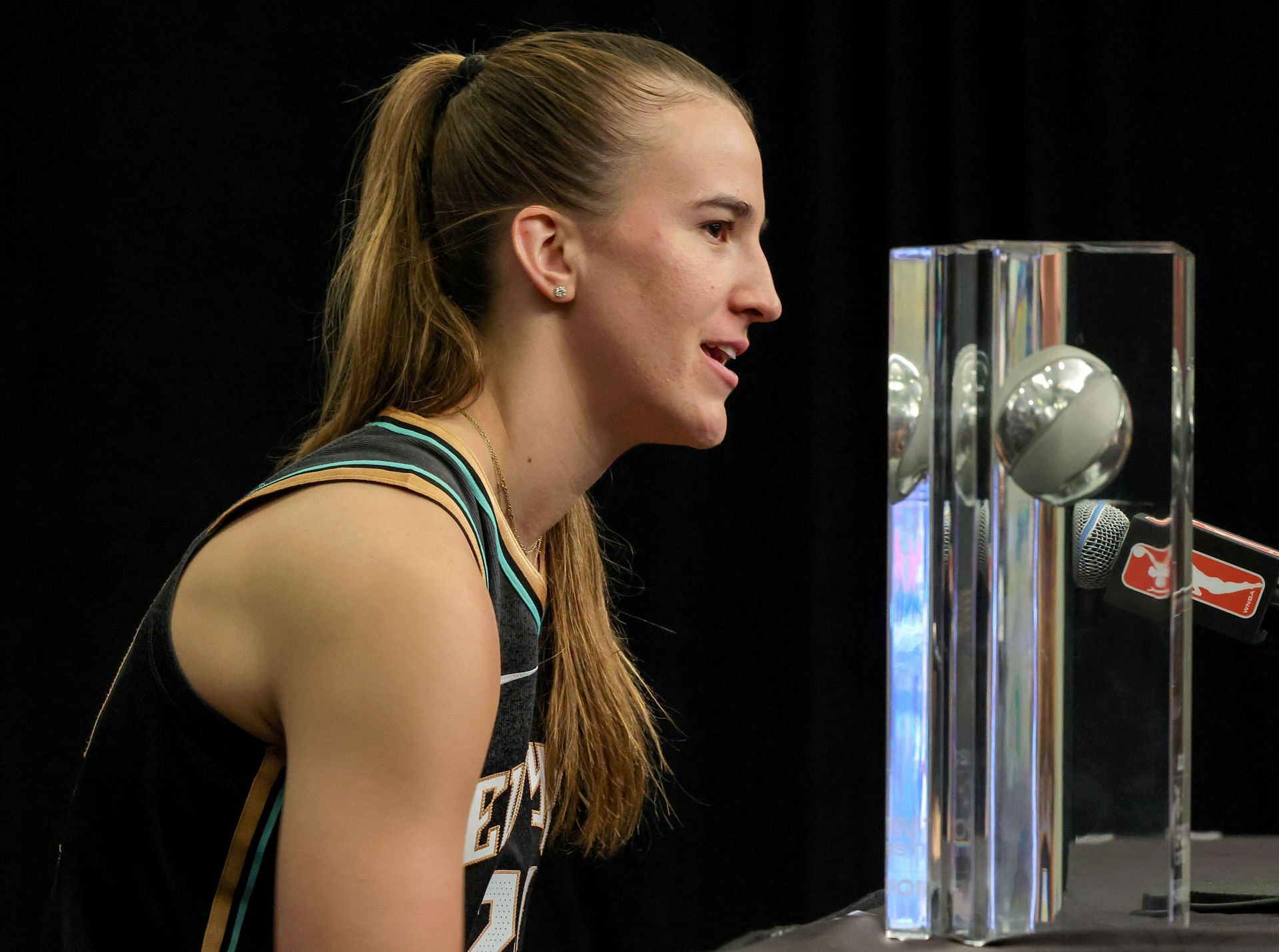 WNBA Superstar Sabrina Ionescu Gets A Warm Reaction From Iowa's Caitlin ...