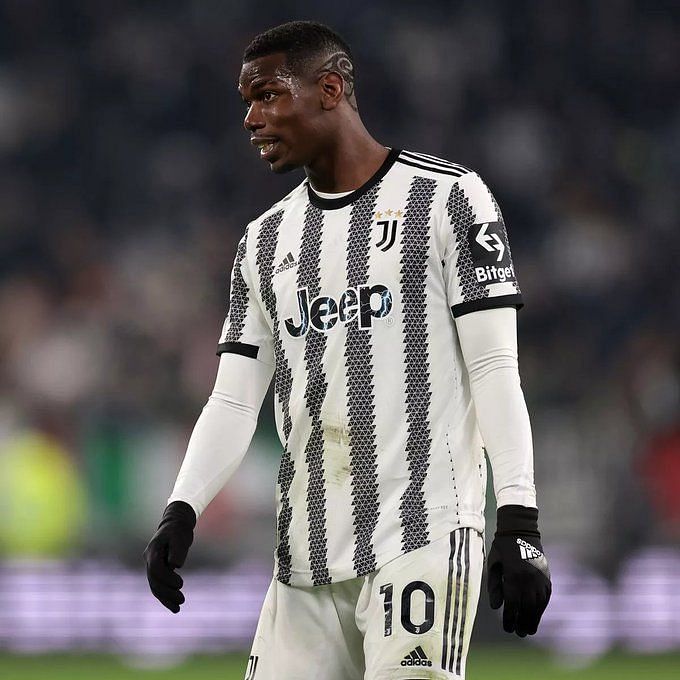 Ex-Man Utd star Paul Pogba mobbed by Juventus fans after touching down in  Turin on private jet following free transfer