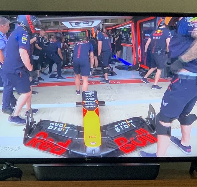 "He crashed in the pit lane": F1 fans react as Max Verstappen breaks his front wing in the most bizarre fashion