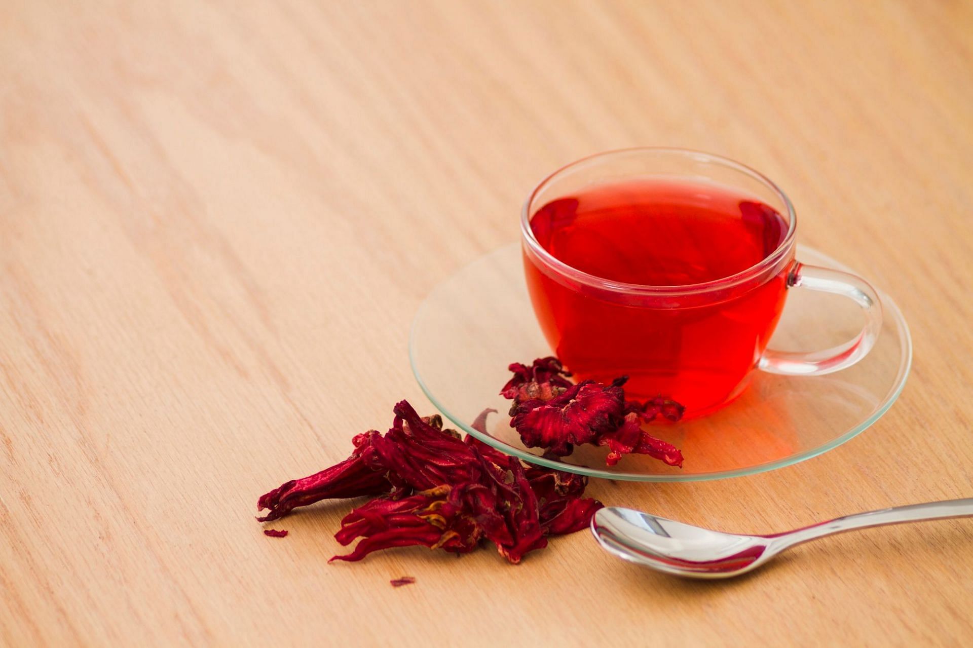 How to make hibiscus tea? (Image via Freepik)