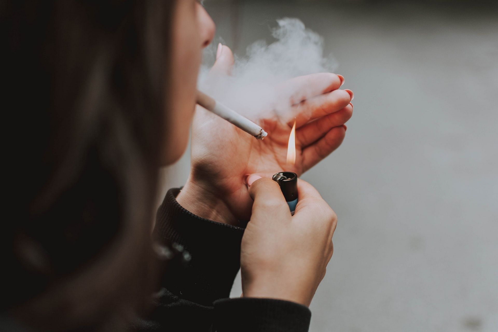 Smoking can cause wrinkles and fine lines. (Photo via Pexels/lil artsy)