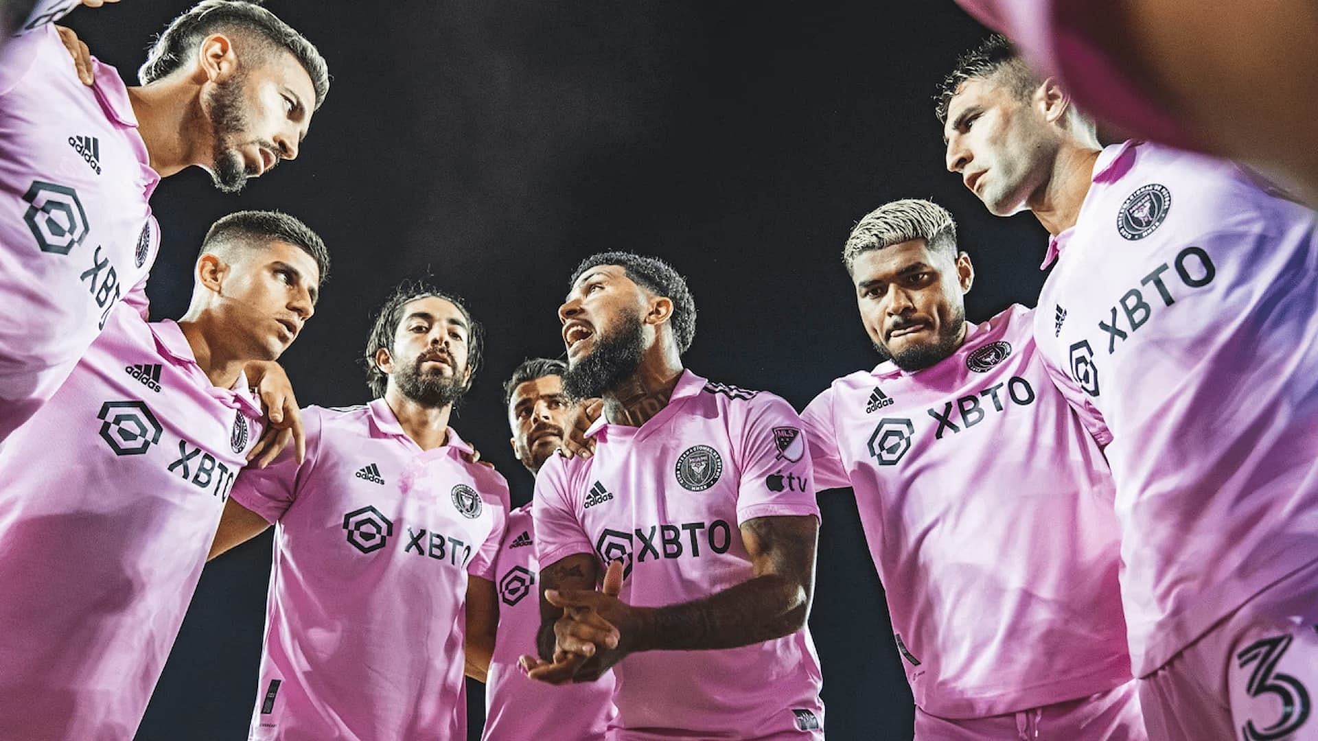 Miami CF team discussion in a crucial game (Image via Getty)