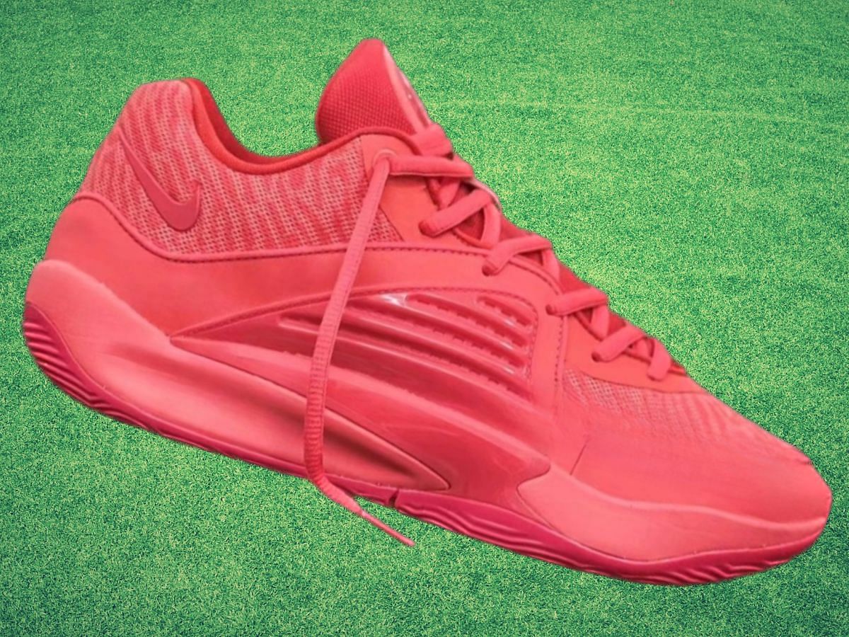 Kevin Durant x Nike KD16 Triple Red shoes (Image via Instagram/@kicksdong)