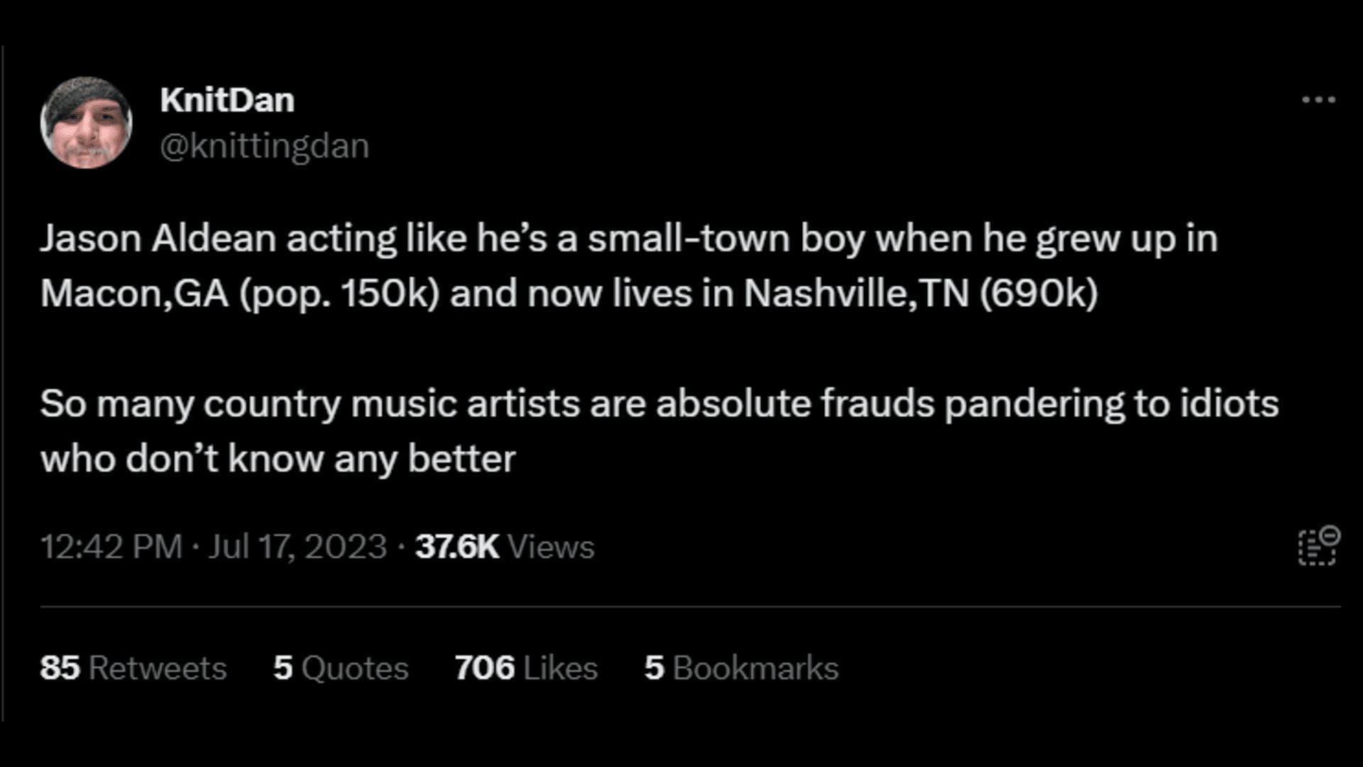 A netizen calling Aldean a fraud. (Image via Twitter/KnitDan)