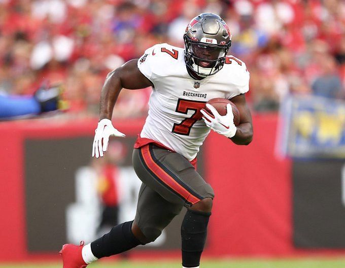 Leonard Fournette free agency rumors: Fantasy football impact of Bucs  re-signing RB - DraftKings Network