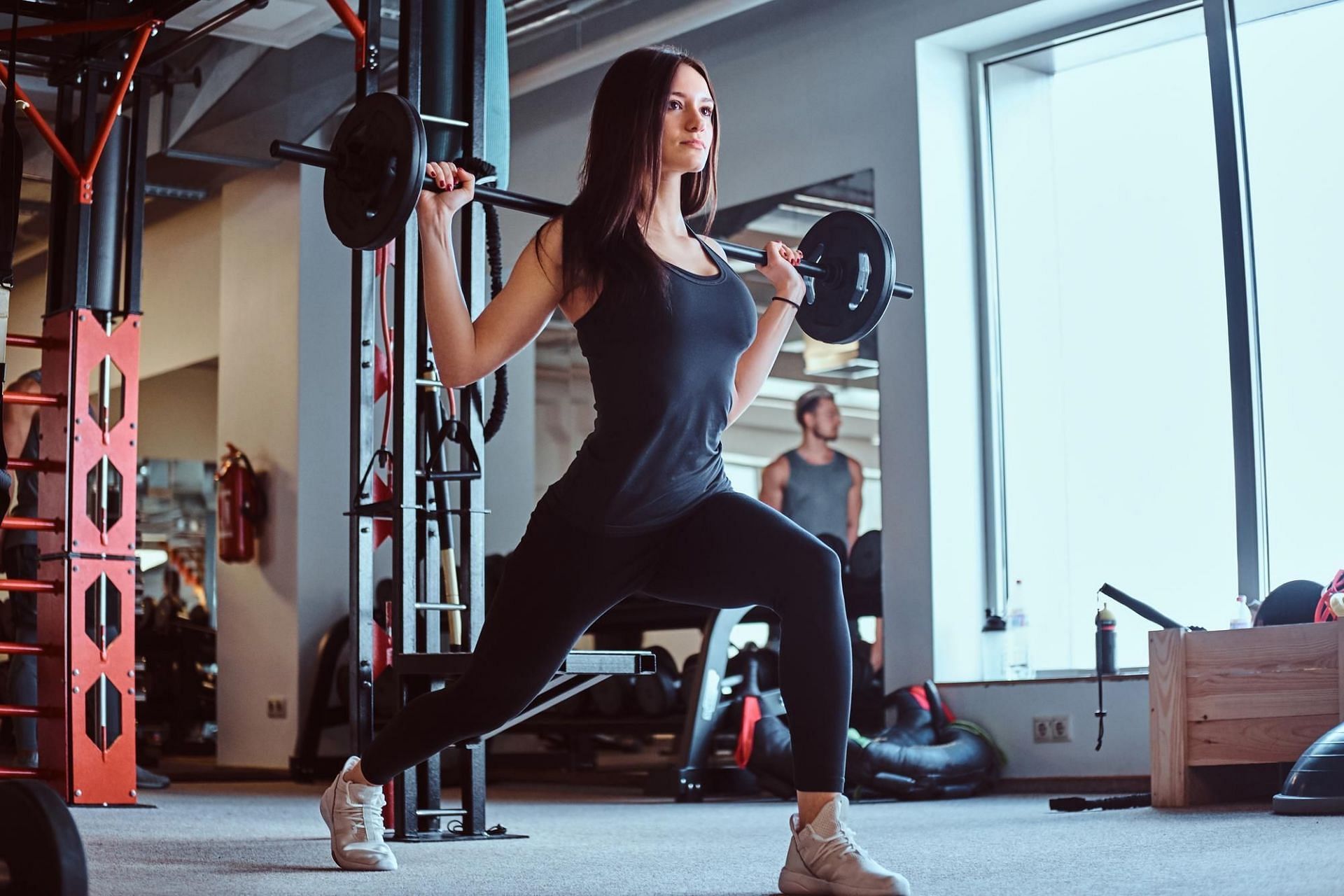 types of lunges: 7 Types of Lunges You Can Do with Weights