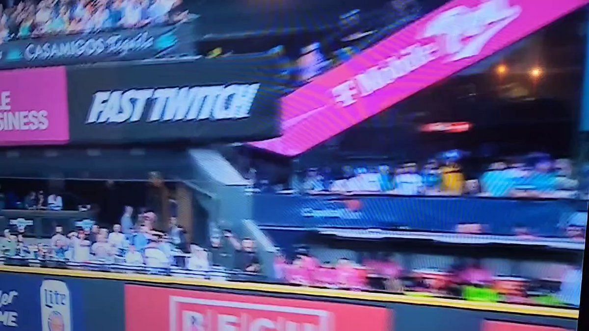 WATCH: Frustrated Vladimir Guerrero Jr. Splinters Bat in Half Following  Strikeout to the Surging New York Yankees - EssentiallySports