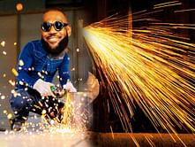 “Bron taking up welding post-retirement” – LeBron James’ outlandish sunglasses at ESPY spark hilarious reactions from NBA fans