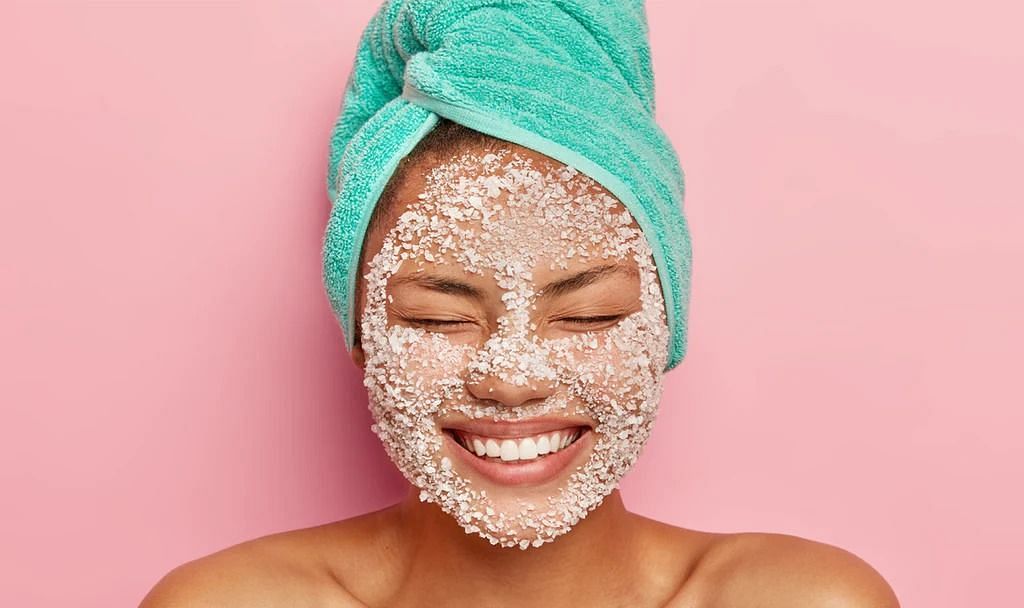 How to exfoliate skin (Image via Getty Images)