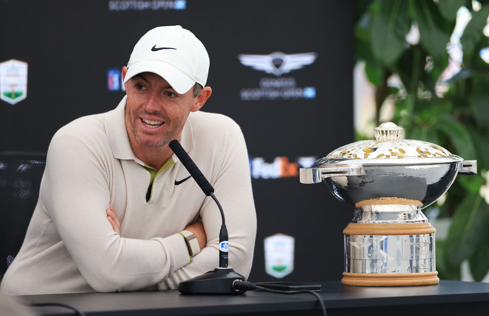 Open prize. Ро́ри Ма́килрой. Рори Эдвардс фото. Rory Mcllroy 2014 open Championship.