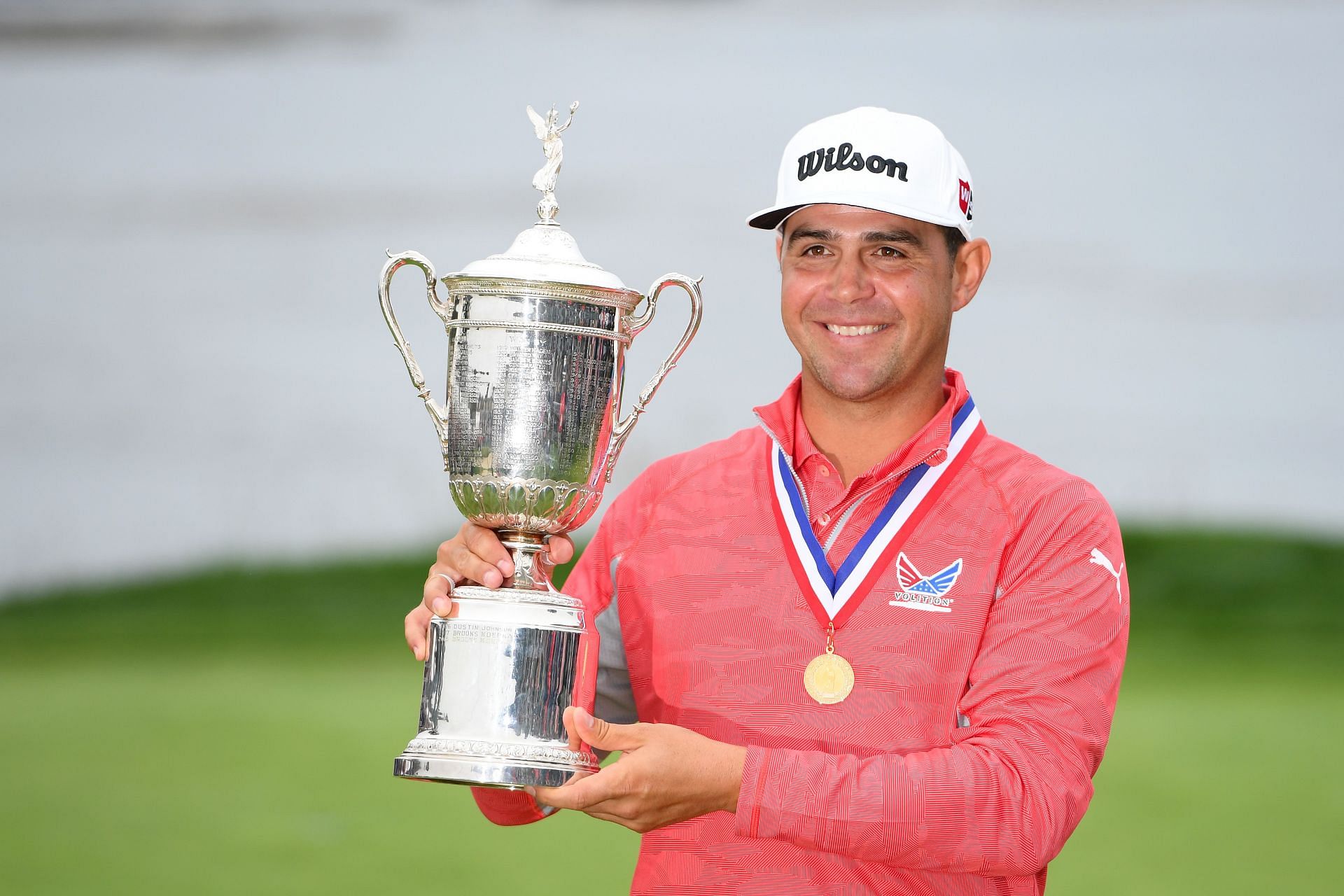 Gary Woodland with the US Open trophy, 2019 (via Getty Images)