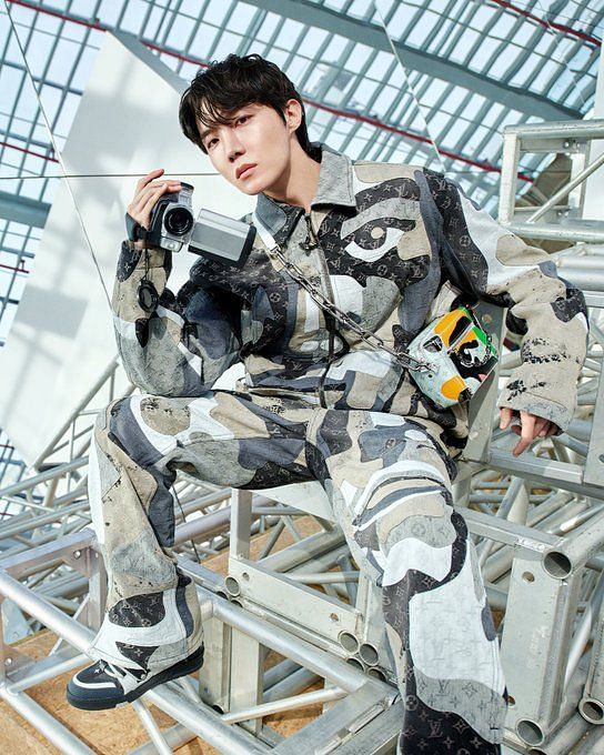 SUPERMODEL STATUS COMING THRUUU”: Fans gush over BTS' J- Hope's mesmerizing  campaign video for Louis Vuitton's Fall-Winter 2023 collection