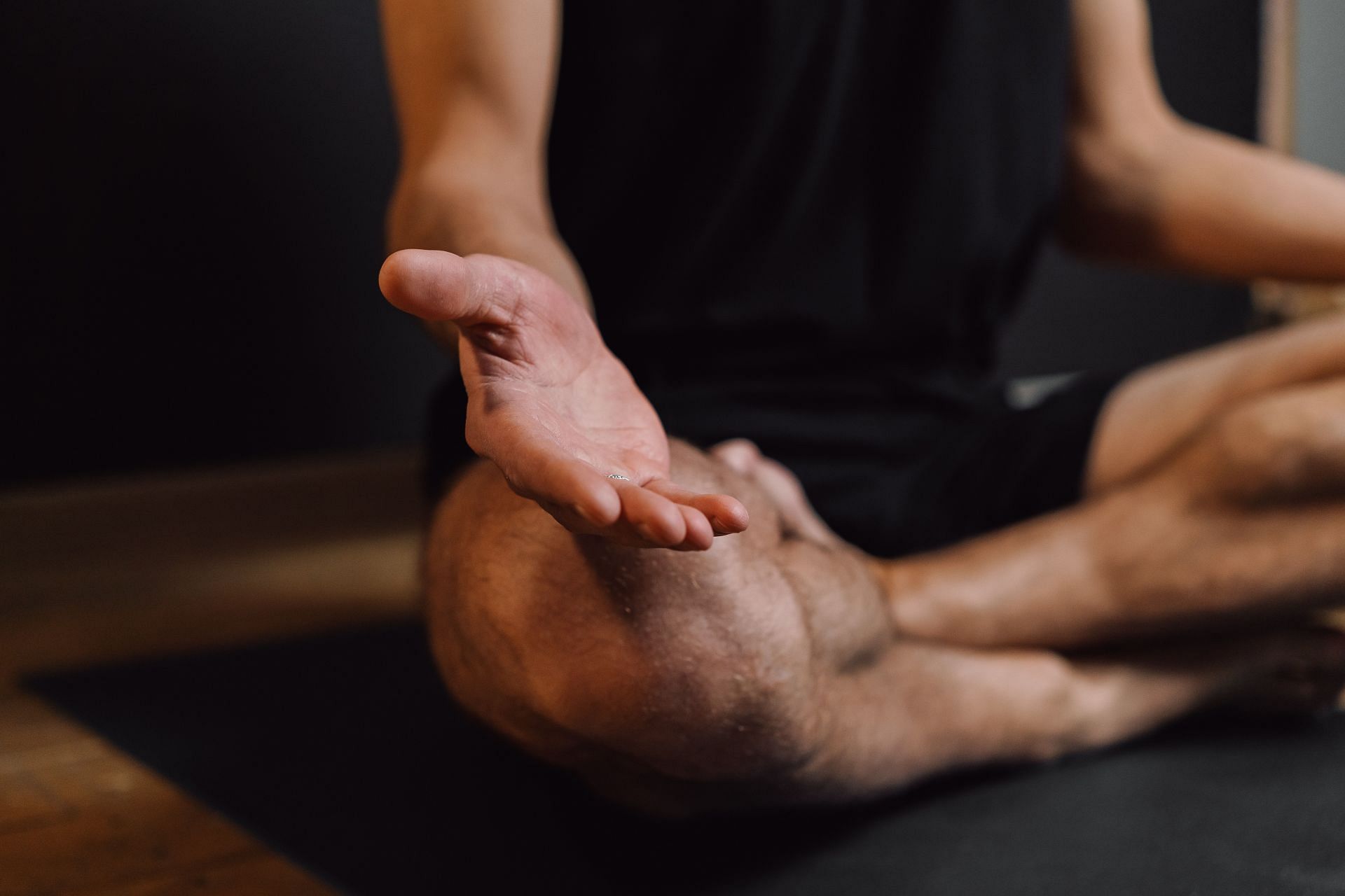 Reduces body pain and increases flexibility (Image via Pexels/Mikhail Nilov)