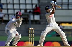 "Longer time he spends in the middle the better the chances of him scoring the runs" - Pragyan Ojha on Virat Kohli scoring big on Day 3