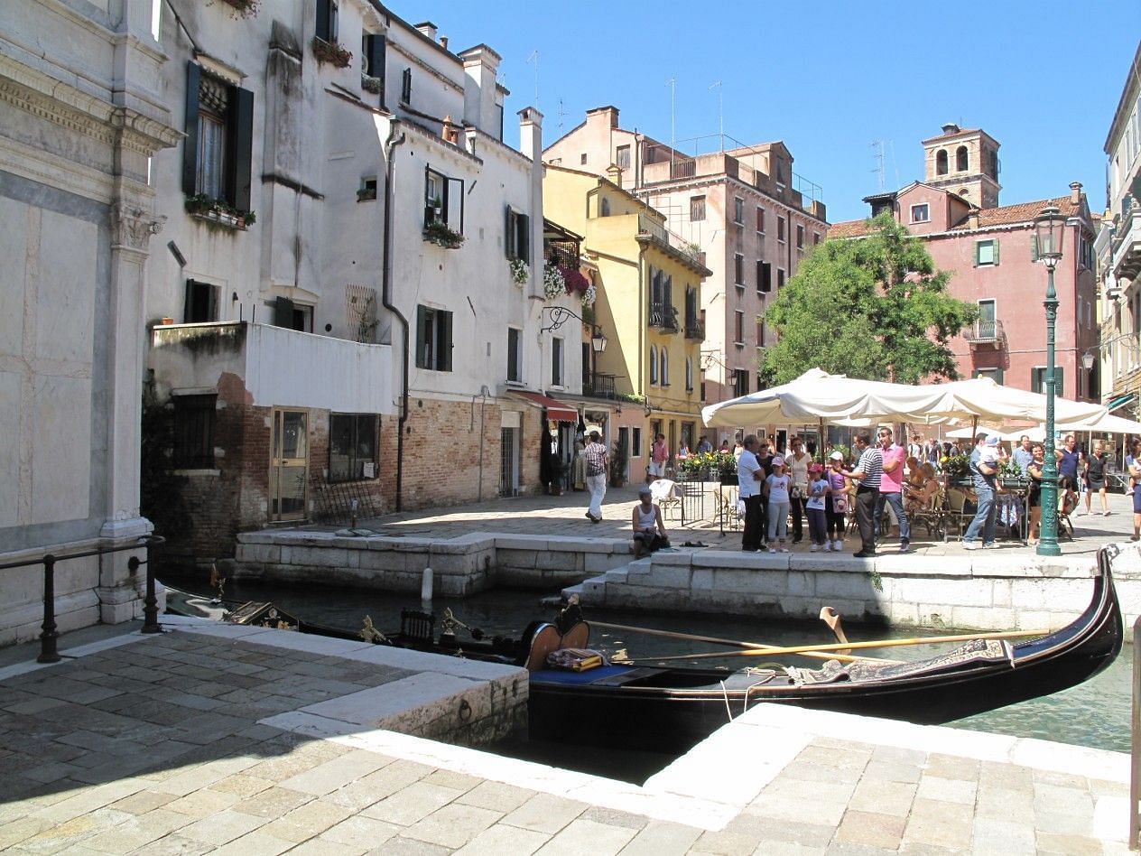 Campiello dei Miracoli (Image via veneziatiamo.eu)