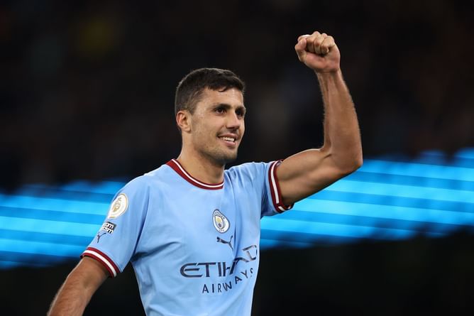 Top 5 defensive midfielders currently in world football
