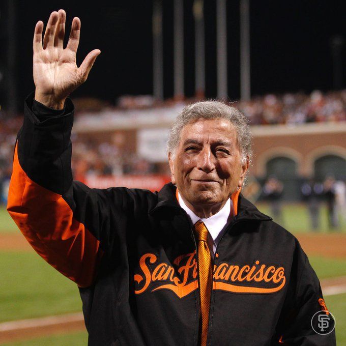 Opinion: San Francisco Giants fans leave their hearts high on a