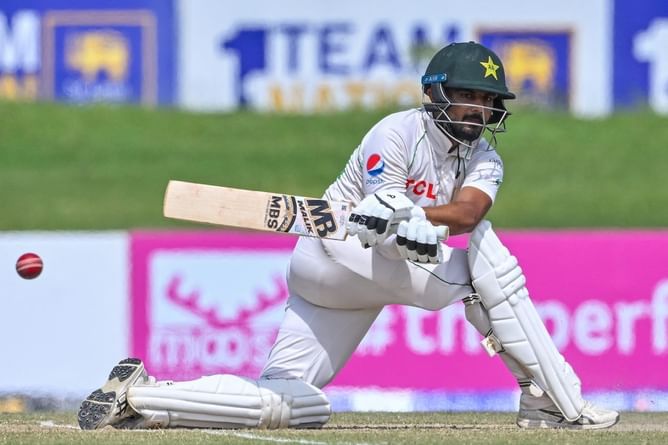 SL vs PAK : पाकिस्तानी बल्लेबाज ने जड़ा दोहरा शतक, श्रीलंका के खिलाफ ली बड़ी बढ़त