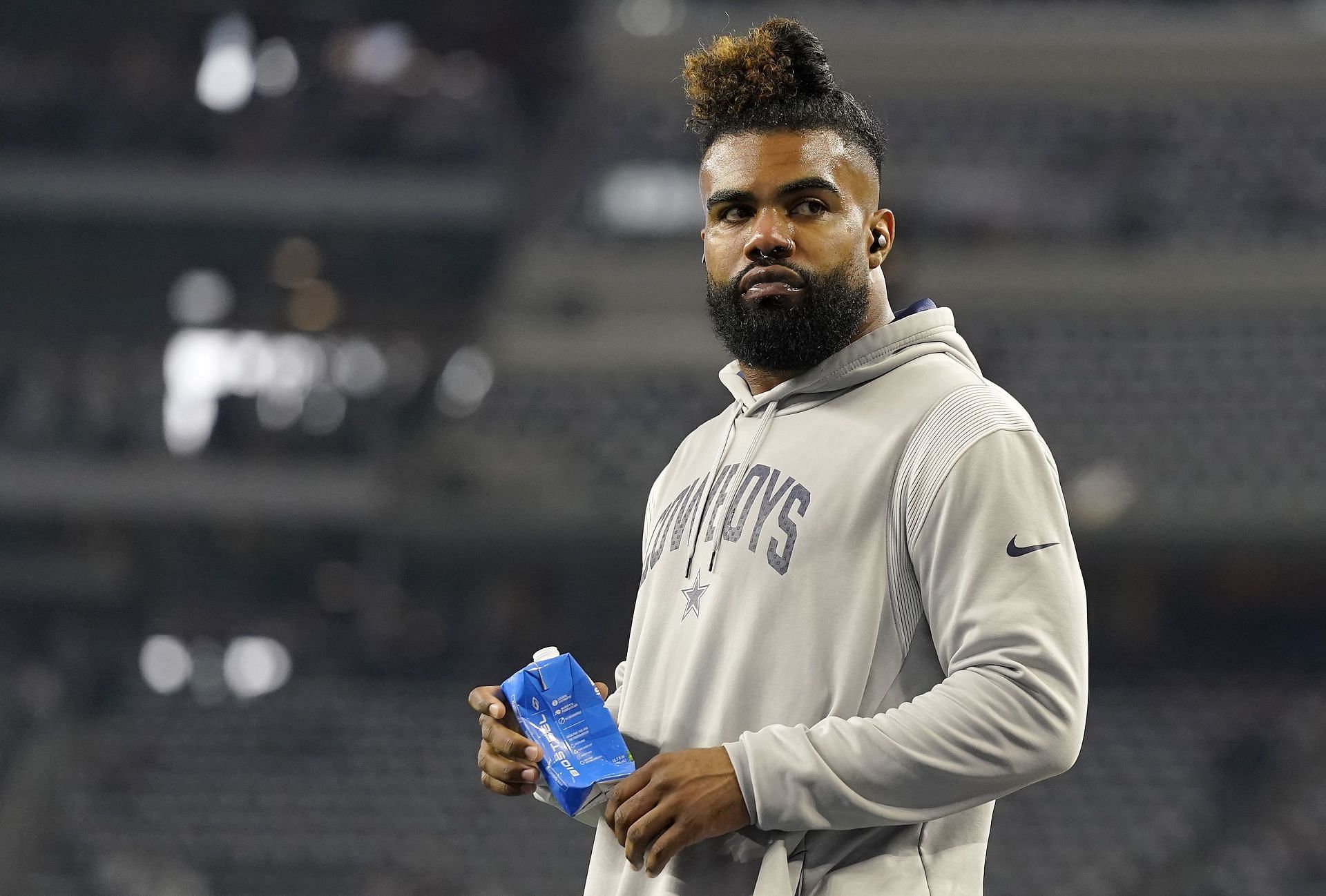 Cowboys RB Ezekiel Elliott's dogs allegedly attack neighbors