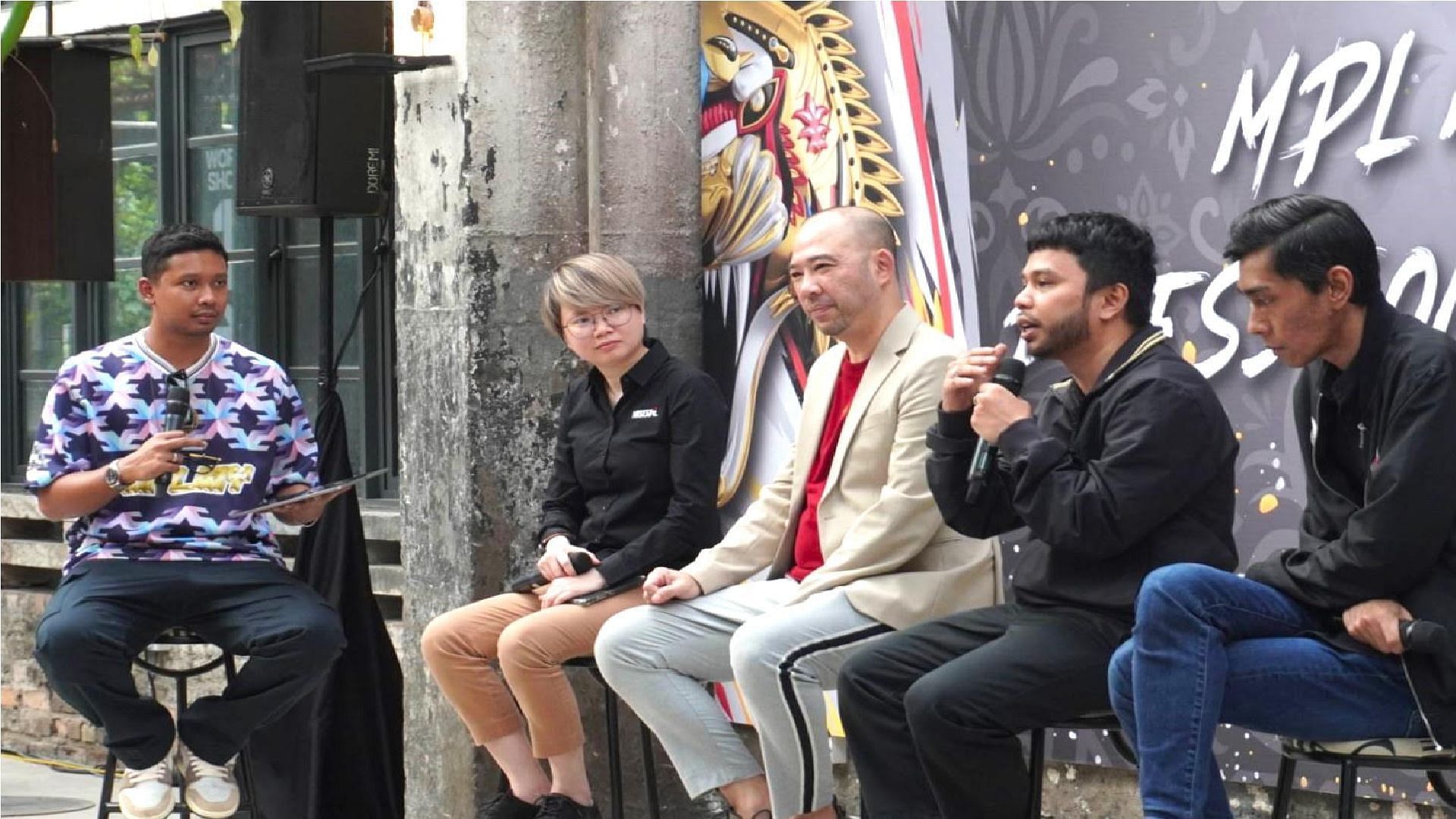 MPL Malaysia Press Meet. From left: Fikri Rizal Mahruddin, Marketing &amp; Business Development Lead at MOONTON Games; Silvin See, Consumer Marketing Manager for Nescafe; Simon Lim, Chairman of Selangor FC Esport at Selangor Red Giants; Nureddy &quot;DaddyHood&quot; Nursal, Founder of HomeBois; Fadzli Rahim, Vice President, Operations and Growth at Esports Integrated (ESI) (Image via Moonton)