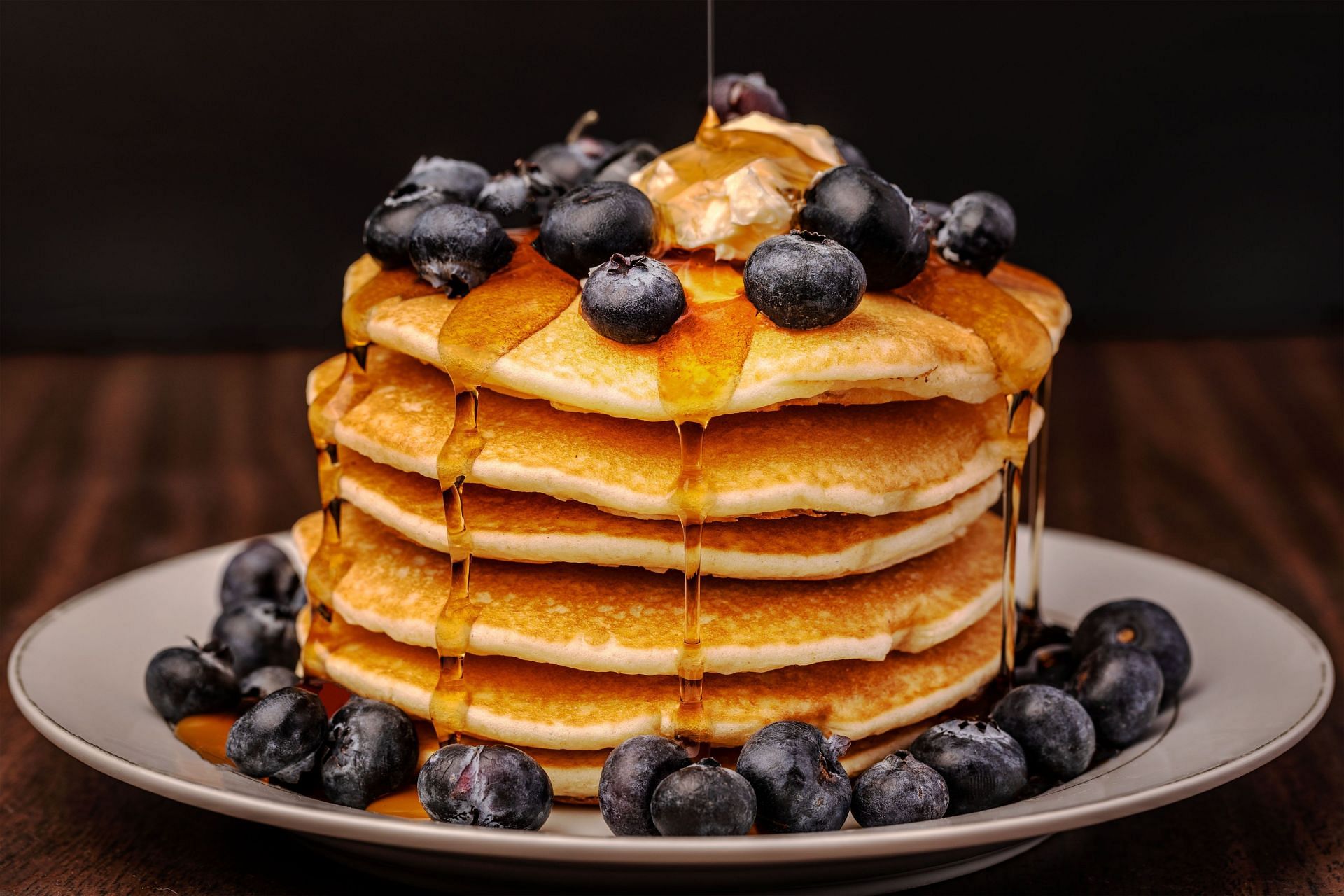 incorporate blueberries into your daily diet (Image via Unsplash / Amber Fisher)