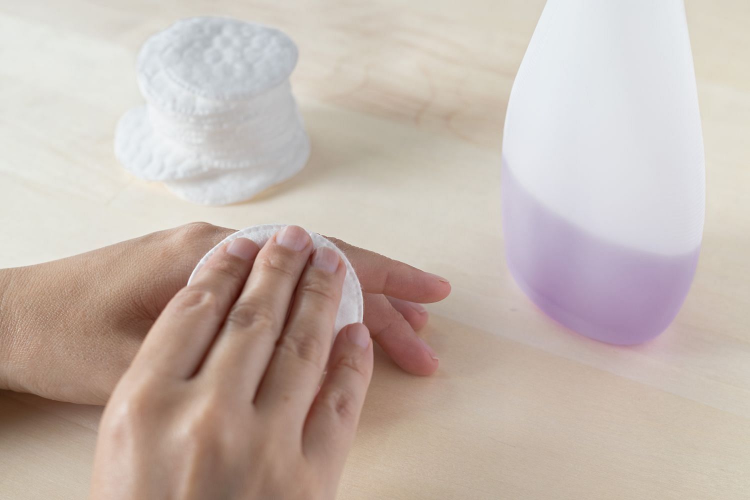 Methods to remove glue from skin (Image via Getty Images)