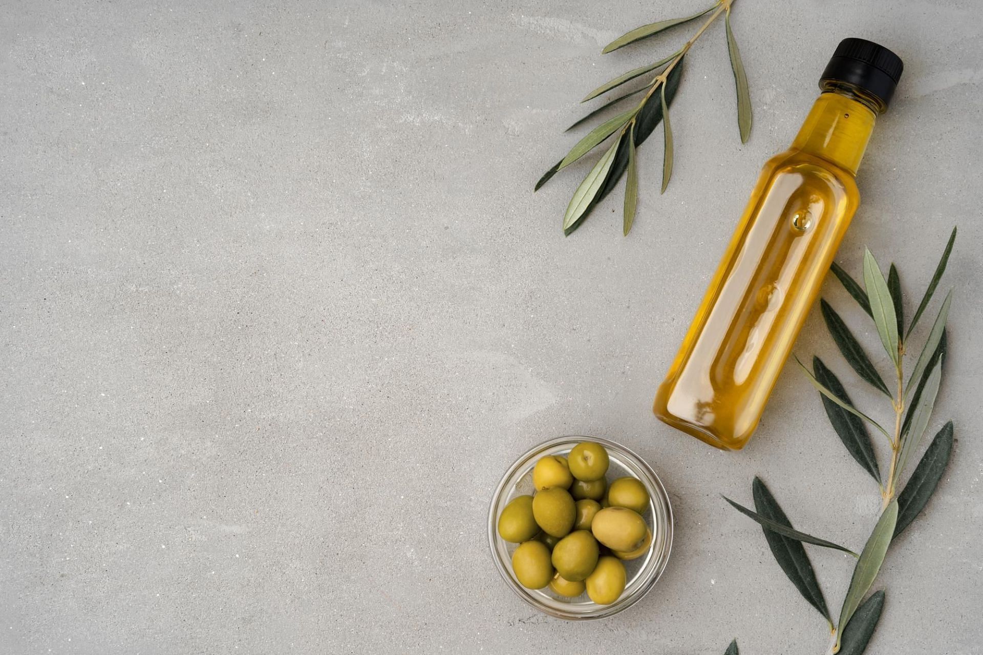 Nutrition in olive oil. (Image via Freepik)