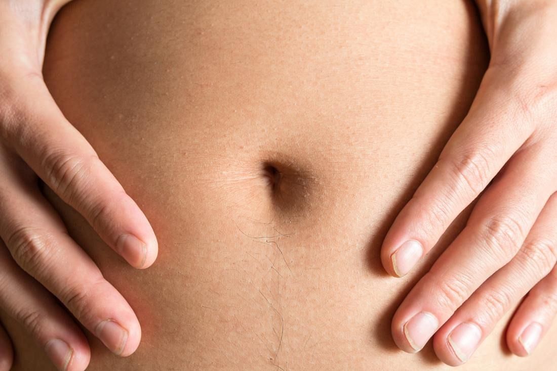 Innie belly button (Image via Getty Images)