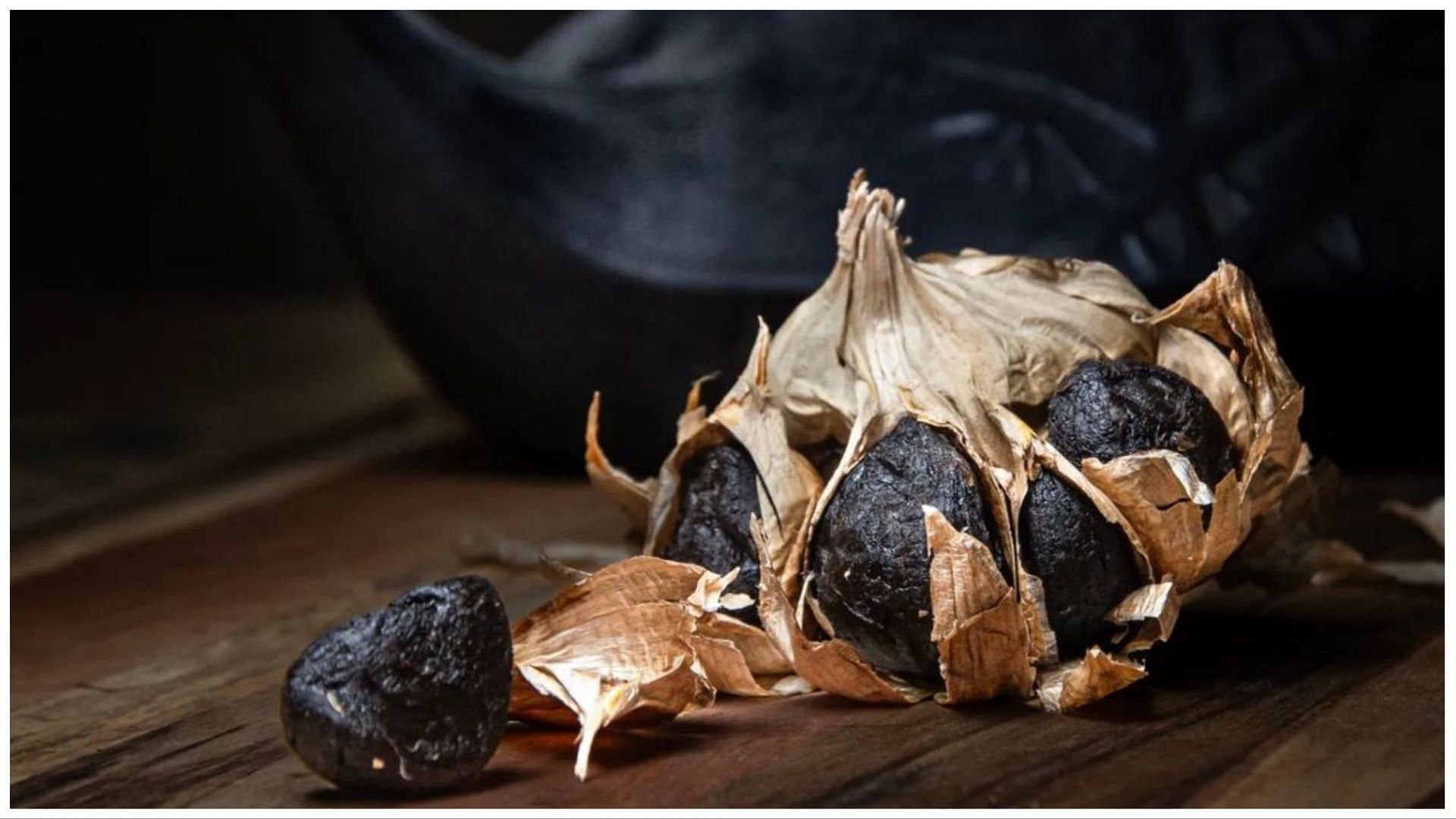 Top view fresh garlic bulb and unpeeled garlic... - Stock Photo [91950887]  - PIXTA